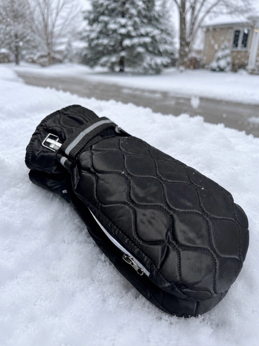 Swiss Tech Black Quilted Insulated Winter Gloves New Without Tags